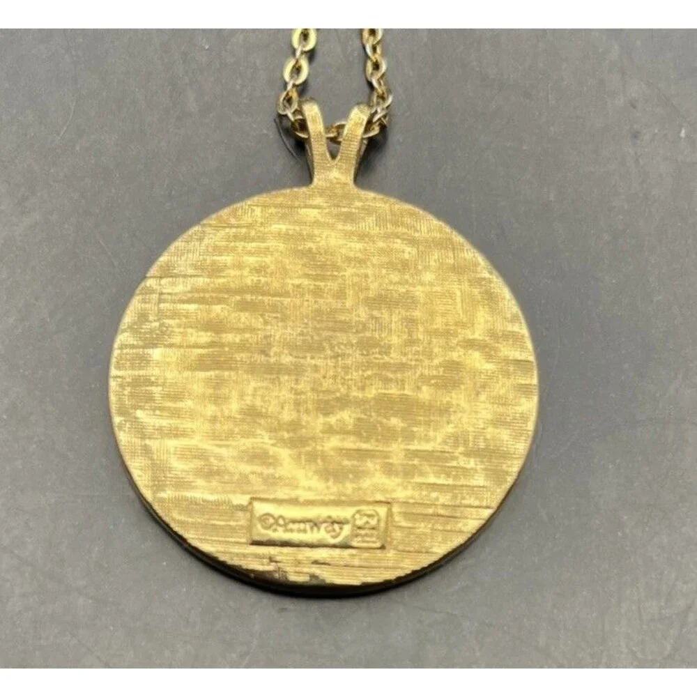 Vintage Rose Medallion Pendant Necklace Floral Flower Bouquet Roses Amway